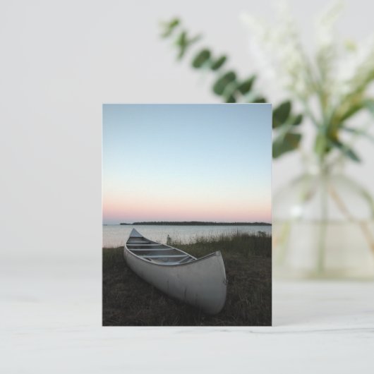 Carte Postale Canoë sur la plage (Debout devant)