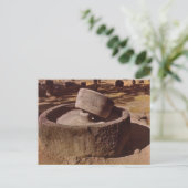 Carte Postale Capernaum, Galilée, Millstone (Debout devant)