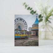 Carte Postale Carnaval abandonné Grande roue vide et tente (Debout devant)