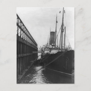 Carte Postale Carpathia en cale à New York 1912