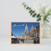 Carte postale Carré de Munich (Marienplatz) (Debout devant)