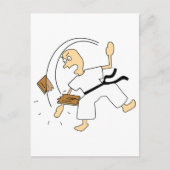Carte Postale Cartoon Karate Man Chopping Bois Board avec main (Devant)