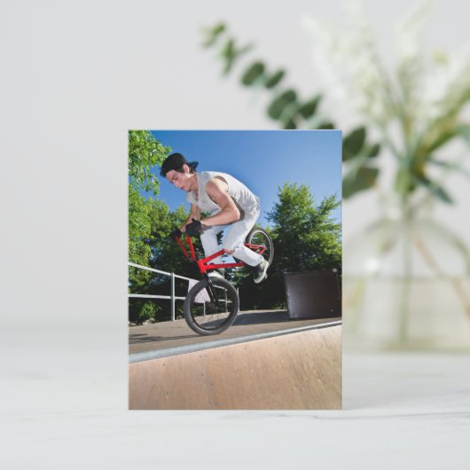 Carte Postale Cascade de vélo BMX (Debout devant)