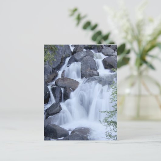 Carte Postale Cascade de Yosemite (Debout devant)