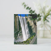 Carte Postale Cascade Sur Des Falaises Rocheuses (Debout devant)