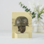 Carte Postale Casque avec garde-joue, d'Alesia, Tene III (Debout devant)