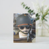 Carte Postale Casque de l'armée (Debout devant)