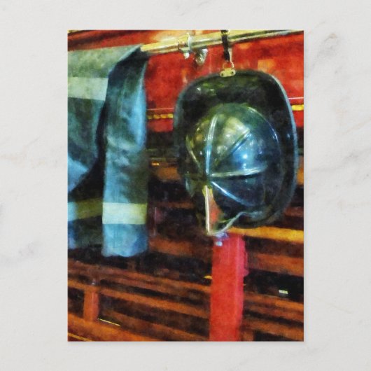 Carte Postale Casque et veste de pompier (Devant)