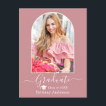Carte Postale Casquette moderne Arch Dusty Pink Graduation<br><div class="desc">Cadre photo Arc moderne - Script de calligraphie tendance - Faire-part de graduation de photo Carte postale - Rose Dusty - Casquette de graduation</div>