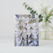 Carte Postale Casquettes de Cowboy pendus dans une boutique de c (Debout devant)