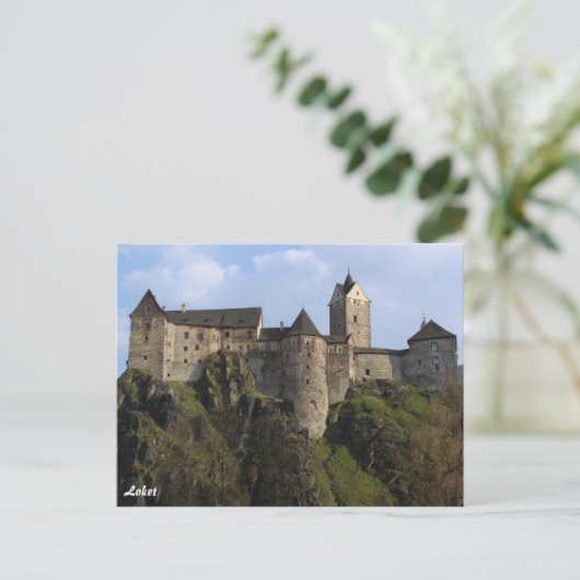 Carte postale Castle Loket (Debout devant)
