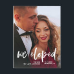 Carte Postale Casual Script | Deux Faire-part photo Elopement<br><div class="desc">Cette carte postale simple et moderne de l'élévation mariage comporte une photo mariage personnelle sur le devant, avec les mots "nous avons fui" en écriture décontractée et blanche manuscrite. Le verso de la carte offre la possibilité d'élaborer sur vos détails d'aménagement ou de fournir des détails pour une réception ou...</div>