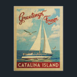 Carte Postale Catalina Island Voilier Vintage voyage Californie<br><div class="desc">Ce Salutations de Catalina Island California vintage voyage design nautique comprend un bateau naviguant sur l'eau avec des mouettes et un ciel bleu rempli de somptueux nuages blancs bouffants.</div>