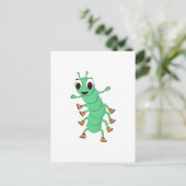 Carte Postale Caterpillar verte (Debout devant)