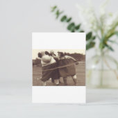 Carte Postale Ce n'est pas fini tant que la grosse dame ne vous (Debout devant)