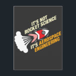 Carte Postale Ce n'est pas la science des fusées C'est l'ingénie<br><div class="desc">Cette chemise d'ingénierie aérospatiale qui fait un grand cadeau à tout passionné d'aviation,  ingénieur aérospatial ou pilote dans votre vie qui aime les chemises d'ingénieur aérospatial amusantes,  aérospatiale et pilote amusant.</div>