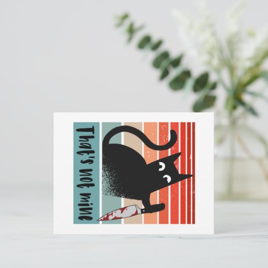 Carte Postale Ce n'est pas le mien, Chat Innocent avec un coutea (Debout devant)