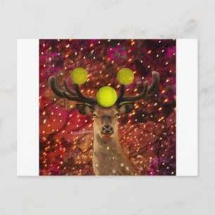 Carte Postale Cerf aux balles de tennis dans une forêt brillante