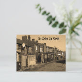 Carte Postale C'est Grim Up North (Debout devant)