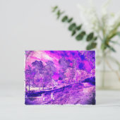 Carte Postale C'Est Plutôt Une Image Violette. (Debout devant)