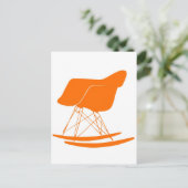 Carte Postale Chaise à bascule en plastique moulé Eames (Debout devant)