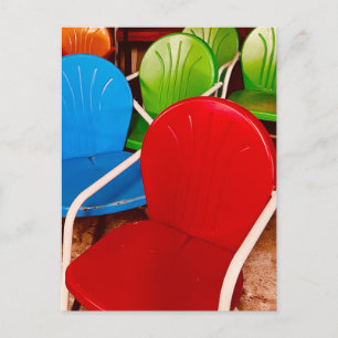 Carte Postale Chaises de couleur vive en aluminium rétro vintage