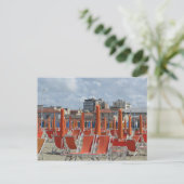 Carte Postale Chaises de plage (Debout devant)