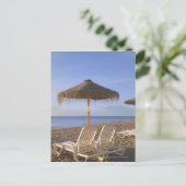 Carte Postale Chaises de plage avec parasol (Debout devant)