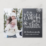 Carte Postale Chalkboard Snowflake Joyeux Noël Photo<br><div class="desc">Une belle carte postale de vacances basée sur la typographie qui présente une photo de famille. "C'est la période la plus merveilleuse de l'année" apparaît dans la typographie à lettres blanches sur un arrière - plan de tableau noir gris fusain agrémenté de flocons de neige blancs. Customisez la carte avec...</div>