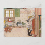 Carte Postale Chambre mansardée avec Baby Sister.<br><div class="desc">Deux soeurs dans le grenier de leur chambre. La petite soeur joue par terre avec la grande soeur près de chez elle. Art vintage de l'artiste suédois Carl Larsson.</div>