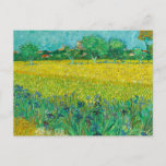 Carte Postale Champ avec Iris près d'Arles par Vincent van Gogh<br><div class="desc">Vincent van Gogh - Champ avec Irises près d'Arles,  1888. Vincent Willem van Gogh (1853-1890) était un peintre postimpressionniste hollandais qui devint à titre posthume l'une des figures les plus célèbres et influentes de l'histoire de l'art occidental.</div>