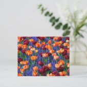 Carte Postale Champ de fleurs bleues, orange et rouges (Debout devant)