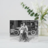 Carte Postale Champion de course moto, 1922 (Debout devant)