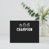 Carte Postale Champion des ciseaux en papier à main Moteur Champ (Debout devant)