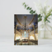 Carte Postale Chandelier de l'église (Debout devant)