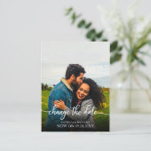Carte Postale Changer la date du mariage reporté élégant script (Debout devant)