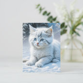 Carte Postale Chat blanc mignon jouant dans la neige (Debout devant)