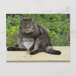 Carte Postale Chat "Bram" sur la table avec un verre de vin