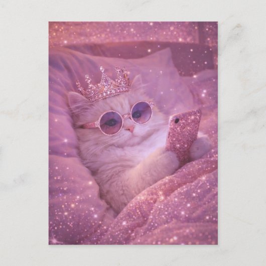 Carte Postale Chat de princesse gâtée en train de texter au lit (Devant)
