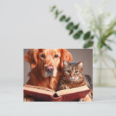 Carte Postale Chat et chien lisant un livre (Debout devant)