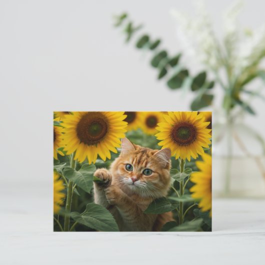 Carte postale Chat roux mignon dans les tournesols (Debout devant)