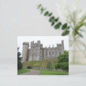 Carte postale Château Arundel Dans l'ensemble, Oue (Debout devant)
