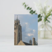 Carte Postale Château d'architecture gothique (Debout devant)