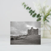 Carte Postale Château de Bamburgh Angleterre (Debout devant)