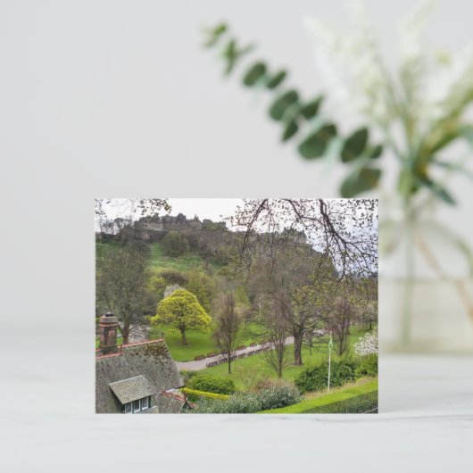 Carte Postale Château d'Édimbourg au printemps (Debout devant)