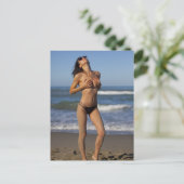 Carte Postale ● Chaud ! ● photo de la fille de la plage de bikin (Debout devant)