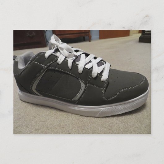 Carte Postale Chaussure de skateboard grise (Devant)