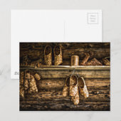 Carte Postale Chaussures en bast sur le mur (Devant / Derrière)
