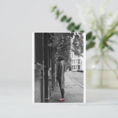 Carte Postale Chaussures rouges (Debout devant)