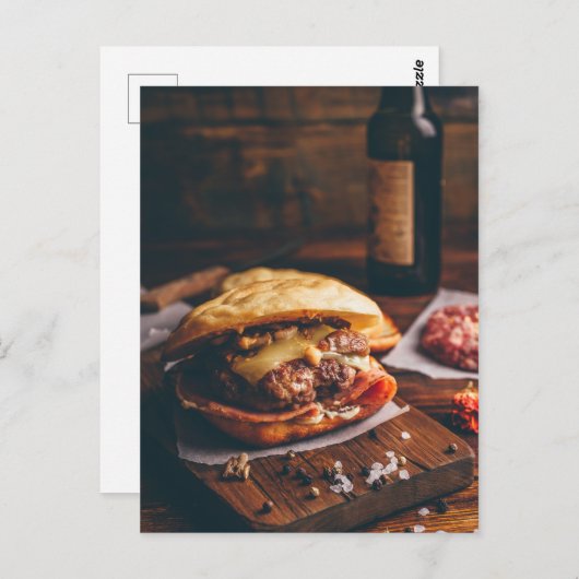 Carte Postale Cheeseburger sur planche à découper (Devant / Derrière)
